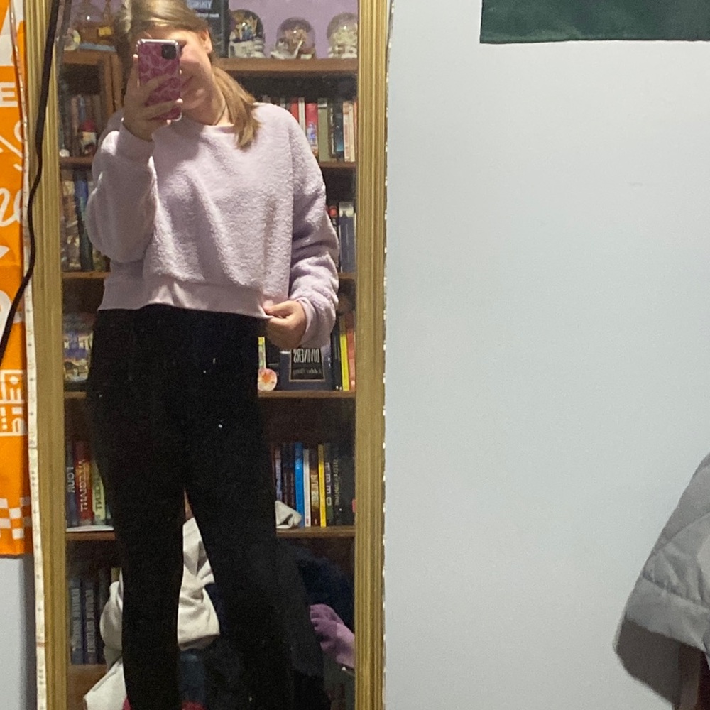 Lavender XL Dip slightly cropped Crew!!